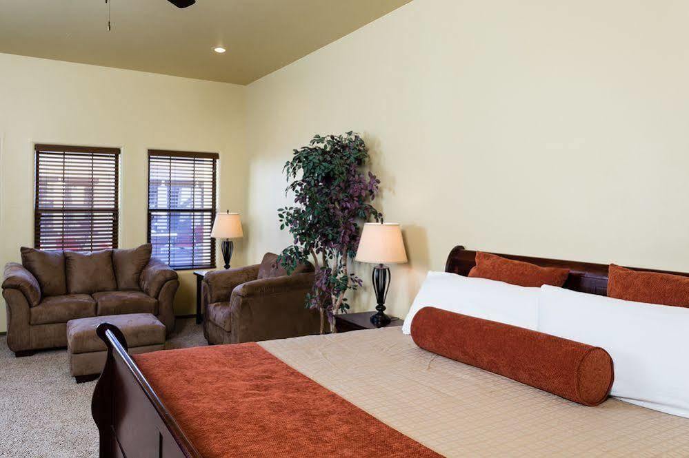The Courtyard Villas Hobbs Esterno foto
